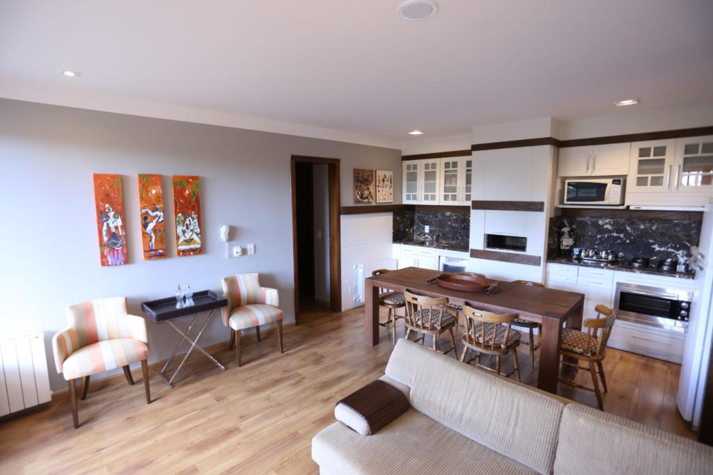 Apartamento 03 Dorm. com 106m² no bairro Avenida Central em Gramado para Comprar