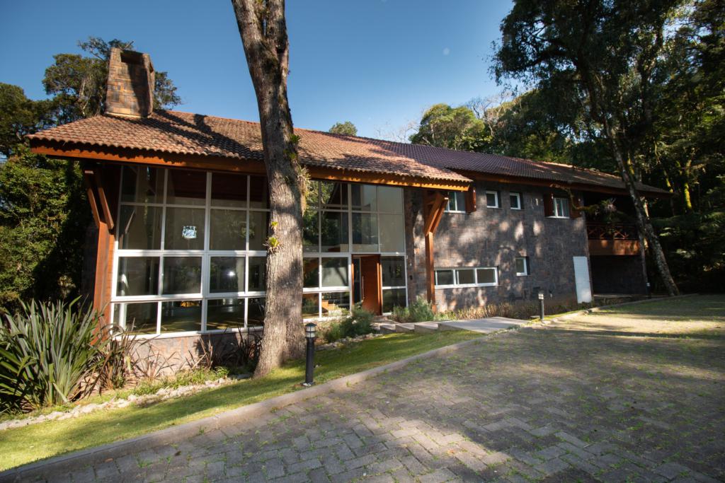Casa 04 Dorm. com 385m² no bairro O Bosque em Gramado para Comprar