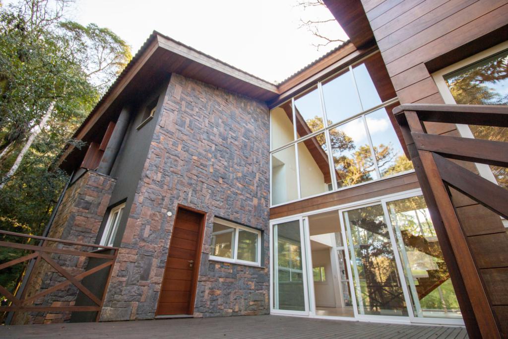 Casa 04 Dorm. com 385m² no bairro O Bosque em Gramado para Comprar