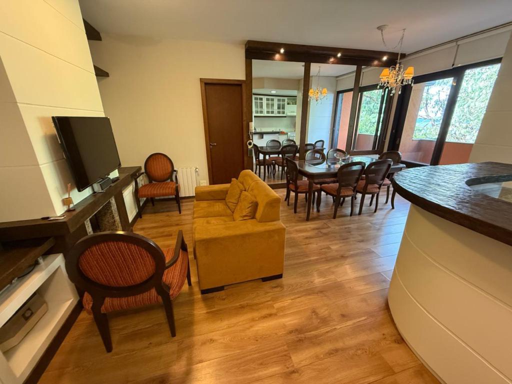 Apartamento 03 Dorm. com 106m² no bairro Avenida Central em Gramado para Comprar