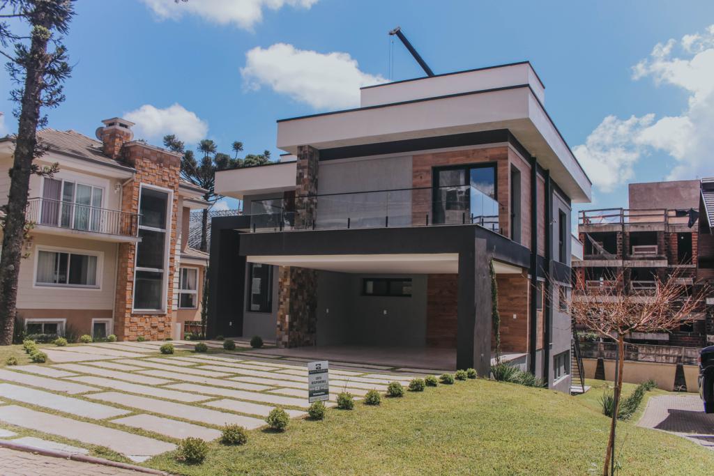 Casa 03 Dorm. com 492m² no bairro Altos Pinheiros em Canela para Comprar