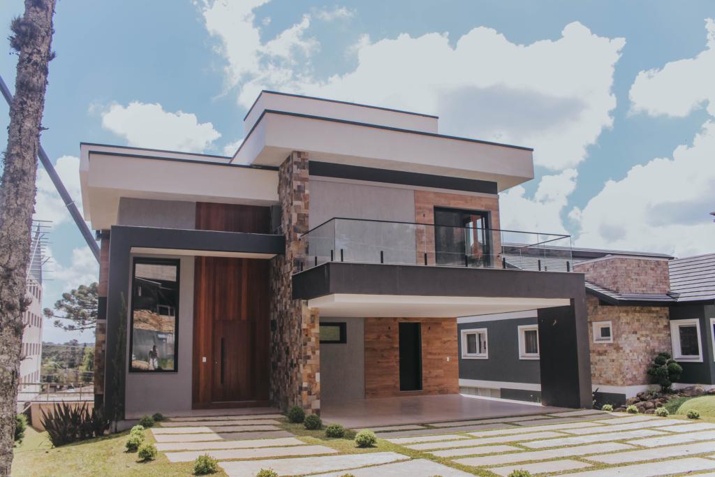 Casa 03 Dorm. com 492m² no bairro Altos Pinheiros em Canela para Comprar