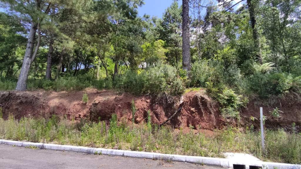 Terreno com 450m² no bairro Moura em Gramado para Comprar