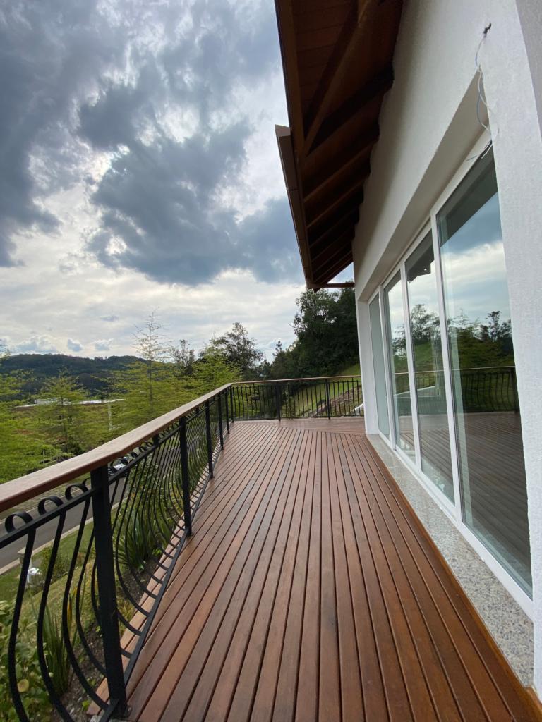 Casa 04 Dorm. com 300m² no bairro Alphaville em Gramado para Comprar