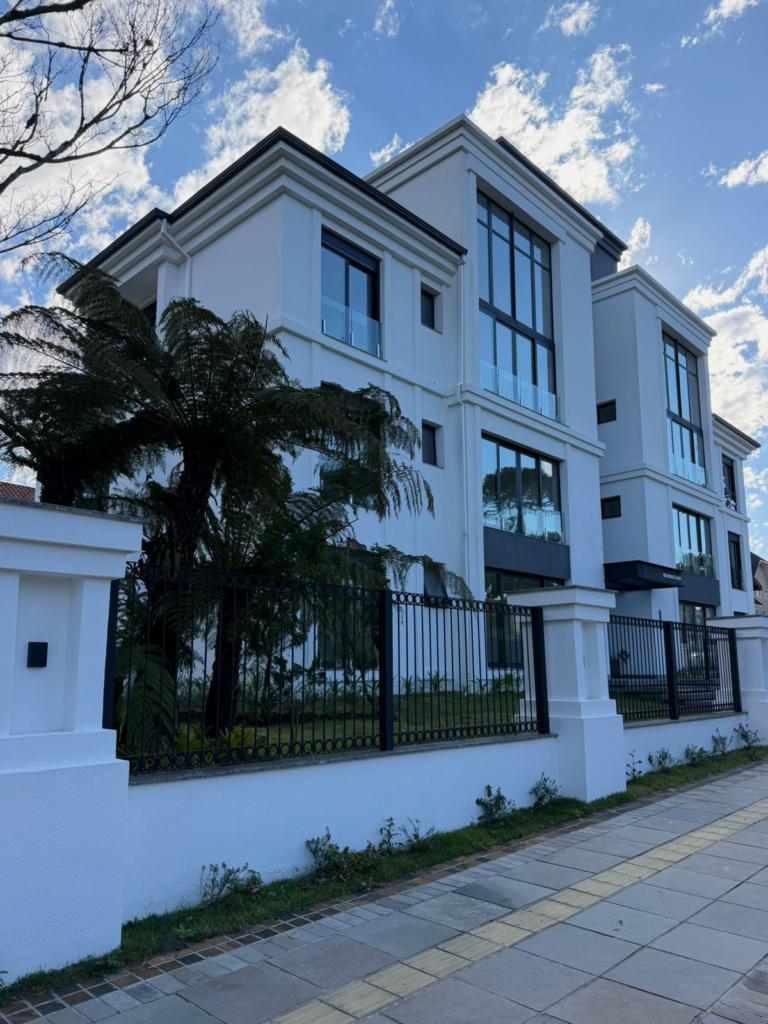 Apartamento 03 Dorm. com 146m² no bairro Planalto em Gramado para Comprar