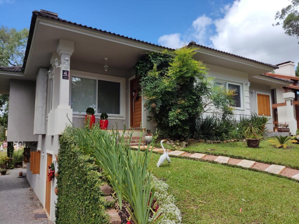 Casa 07 Dorm. com 320m² no bairro Planalto em Gramado para Comprar