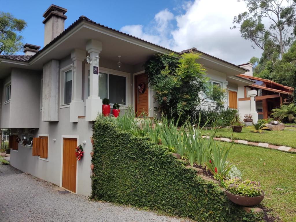 Casa 07 Dorm. com 320m² no bairro Planalto em Gramado para Comprar