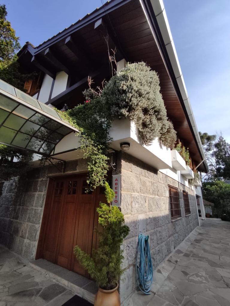 Casa 05 Dorm. com 320m² no bairro Tirol em Gramado para Comprar