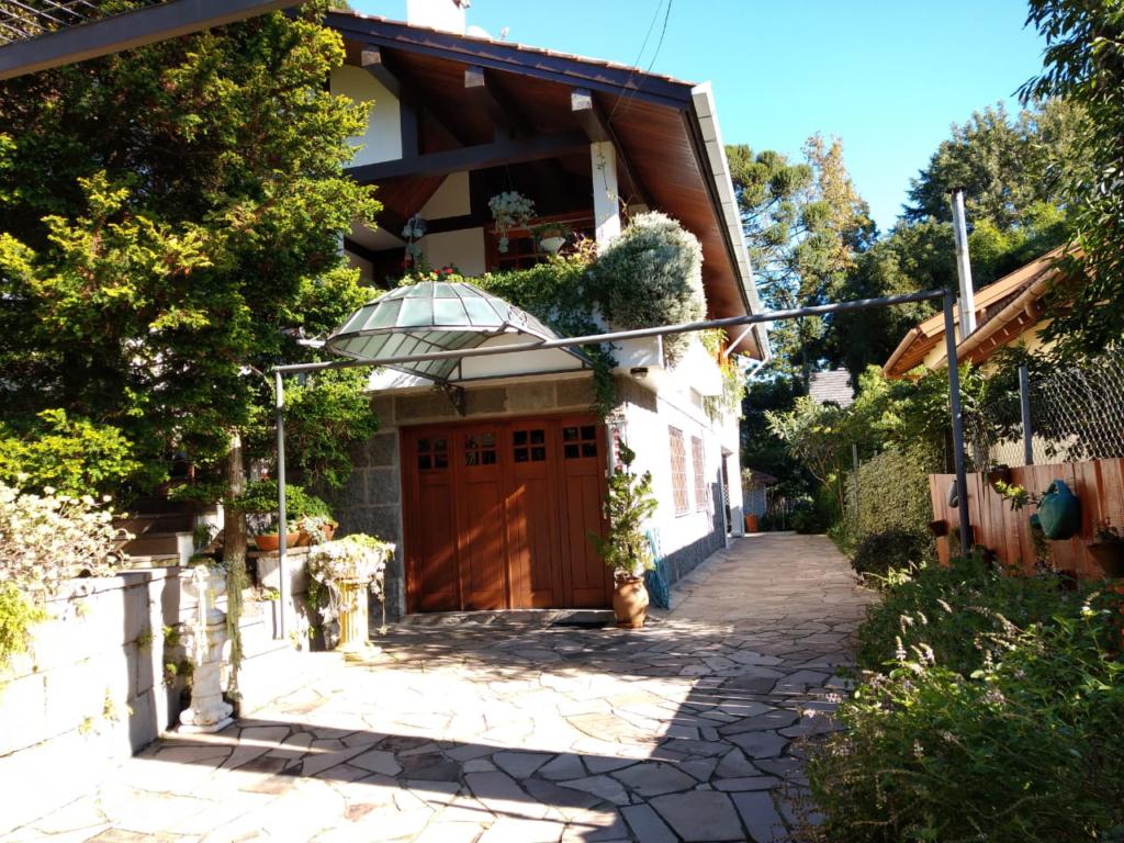 Casa 05 Dorm. com 320m² no bairro Tirol em Gramado para Comprar