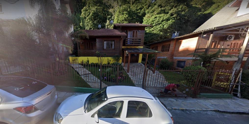 Terreno Comercial com 485m² no bairro Centro em Gramado para Comprar