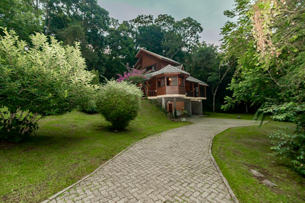 Casa 05 Dorm. com 300m² no bairro Vale Do Bosque em Gramado para Comprar