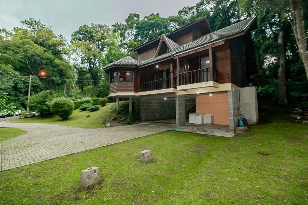 Casa 05 Dorm. com 300m² no bairro Vale Do Bosque em Gramado para Comprar