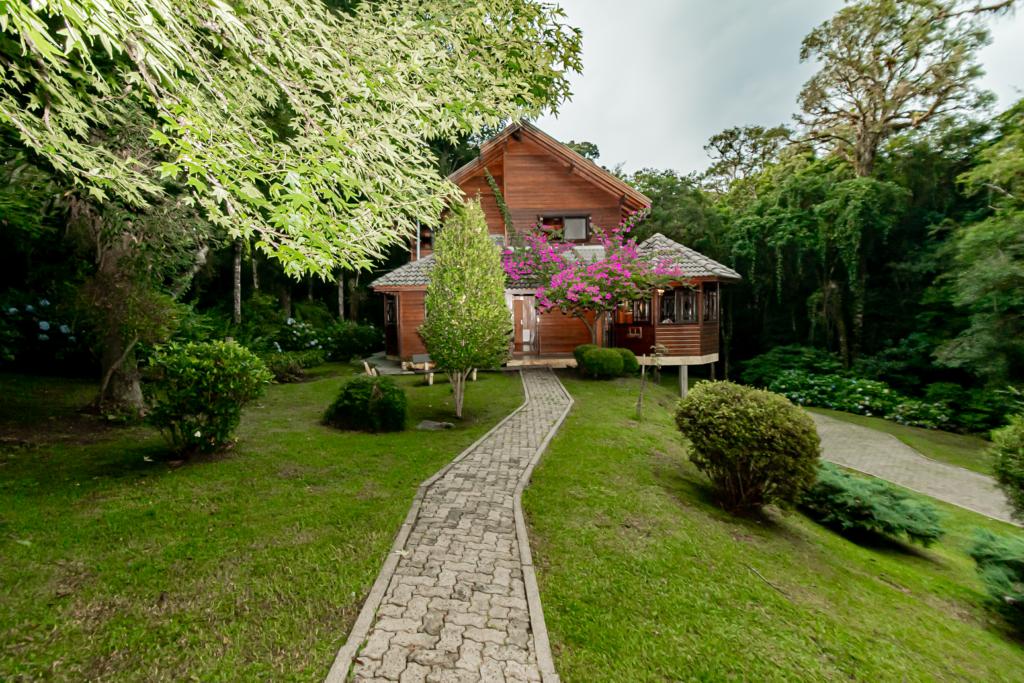 Casa 05 Dorm. com 300m² no bairro Vale Do Bosque em Gramado para Comprar