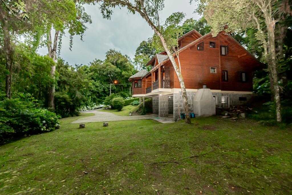 Casa 05 Dorm. com 300m² no bairro Vale Do Bosque em Gramado para Comprar