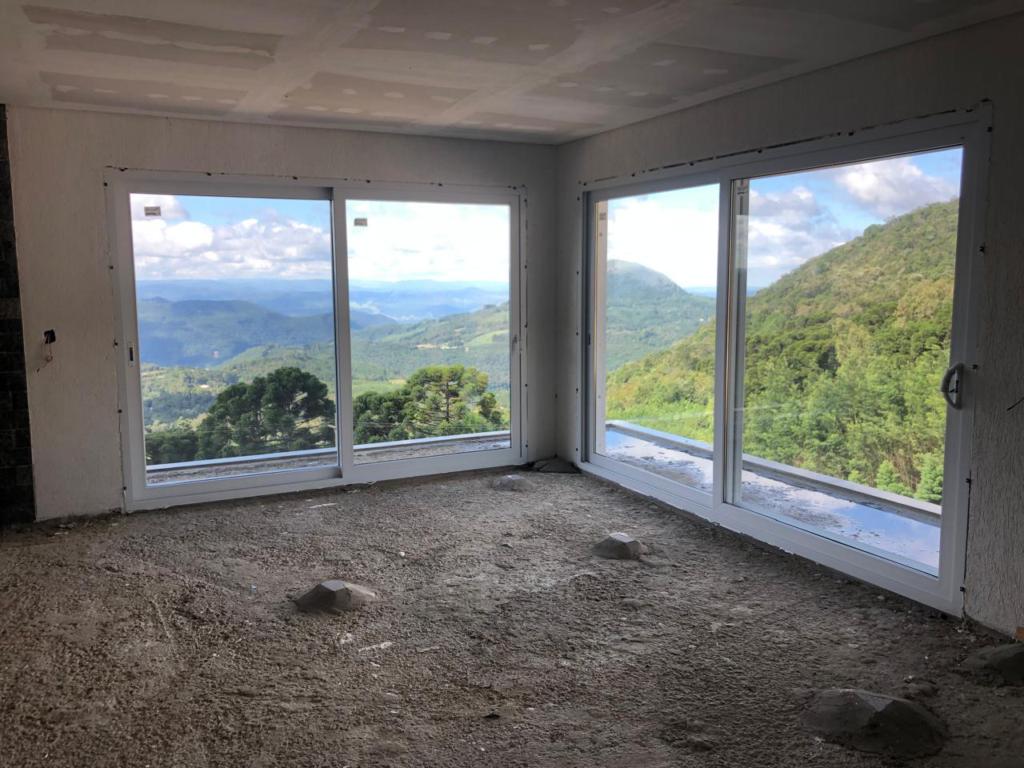 Casa 05 Dorm. com 480m² no bairro Serra Grande em Gramado para Comprar