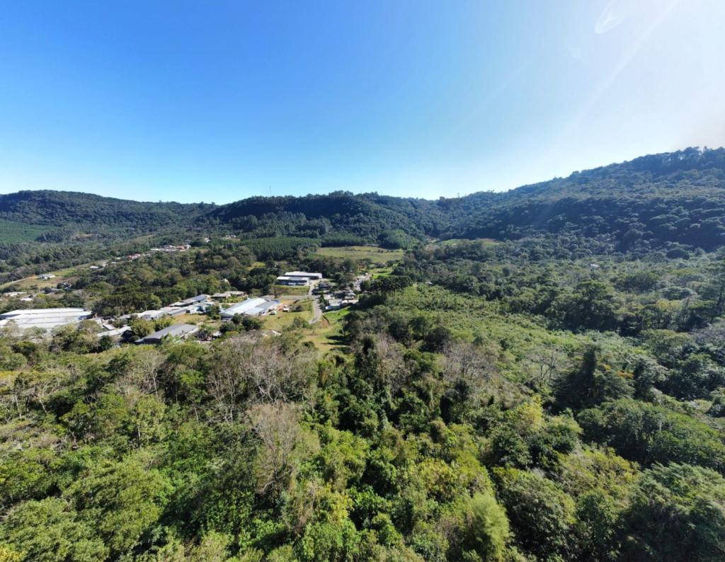 Terreno Comercial com 4500m² no bairro Tres Pinheiros em Gramado para Comprar