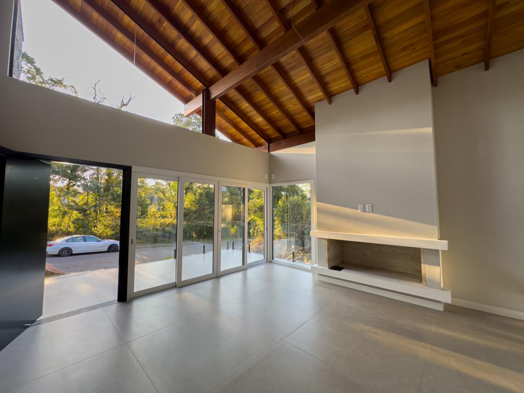 Casa 03 Dorm. com 318m² no bairro Carniel em Gramado para Comprar