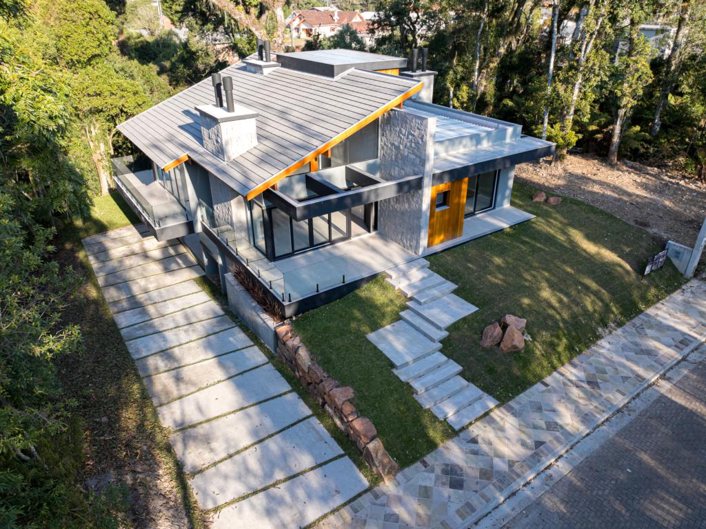 Casa 03 Dorm. com 318m² no bairro Carniel em Gramado para Comprar