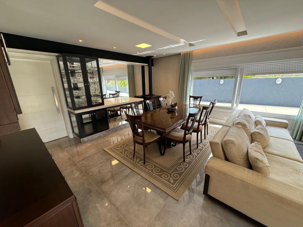 Casa 03 Dorm. com 300m² no bairro Villagio em Gramado para Comprar