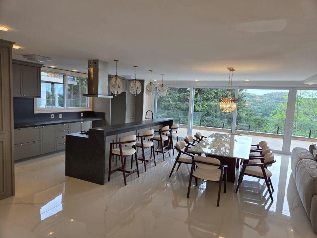 Casa 05 Dorm. com 586m² no bairro Aspen Mountain em Gramado para Comprar