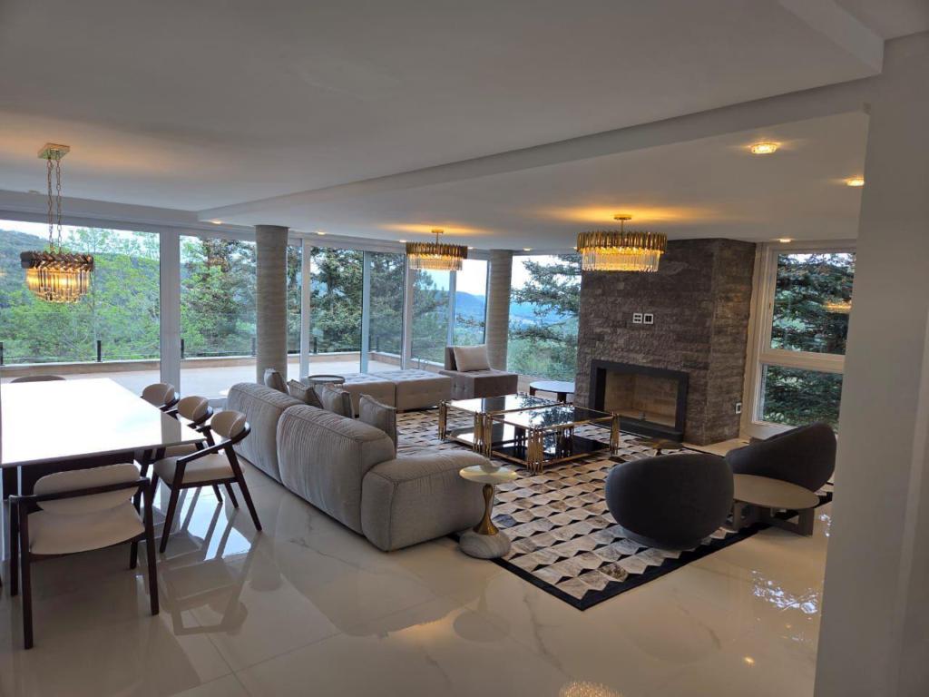 Casa 05 Dorm. com 586m² no bairro Aspen Mountain em Gramado para Comprar