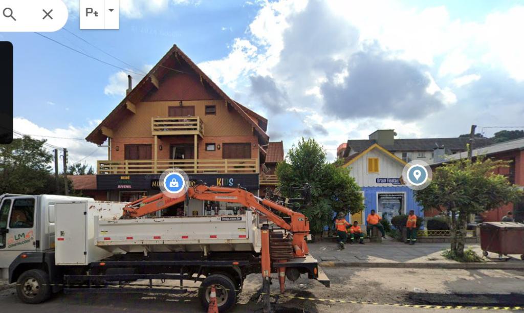 Terreno Comercial com 741m² no bairro Centro em Gramado para Comprar