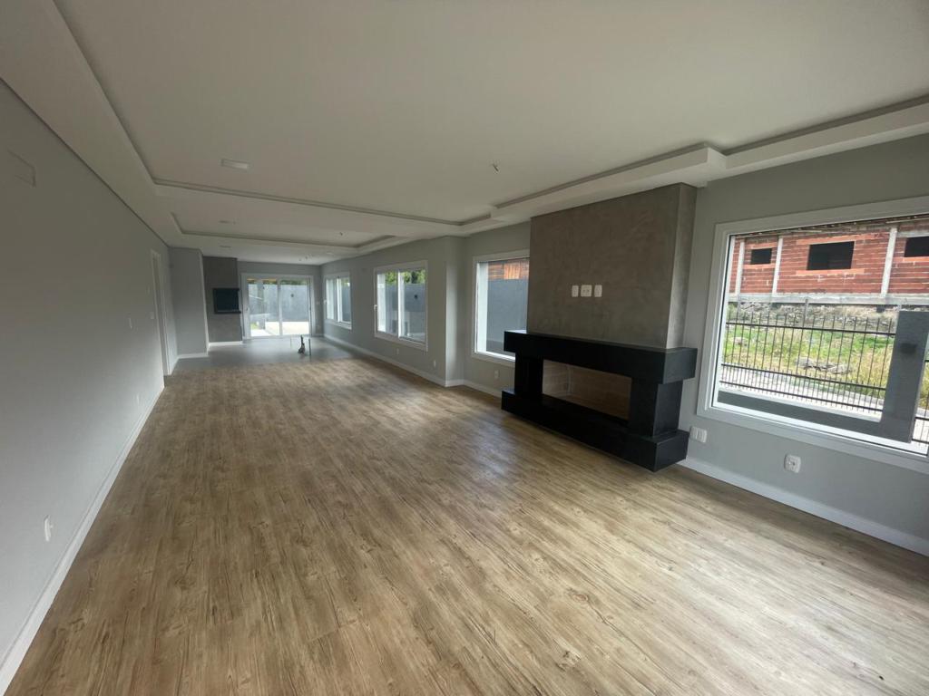 Casa 03 Dorm. com 196m² no bairro Moura em Gramado para Comprar