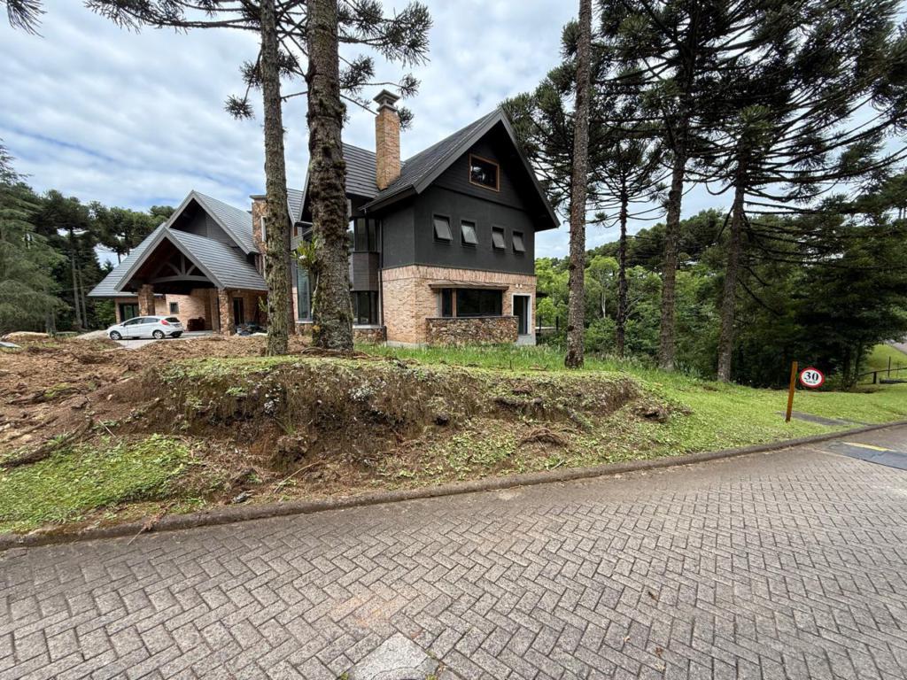 Casa 07 Dorm. com 1700m² no bairro Aspen Mountain em Gramado para Comprar