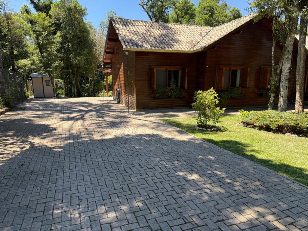 Casa 03 Dorm. com 204m² no bairro Golf Club em Gramado para Comprar