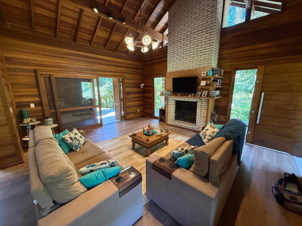 Casa 03 Dorm. com 204m² no bairro Golf Club em Gramado para Comprar