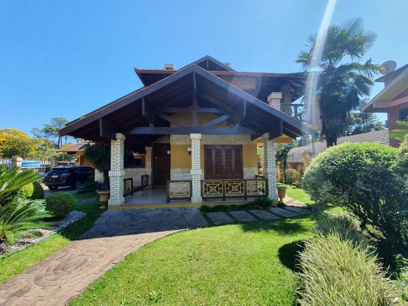 Casa 04 Dorm. com 375m² no bairro Planalto em Gramado para Comprar