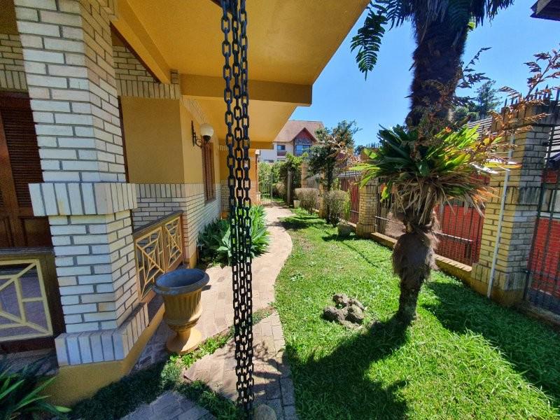 Casa 04 Dorm. com 375m² no bairro Planalto em Gramado para Comprar