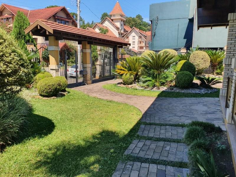 Casa 04 Dorm. com 375m² no bairro Planalto em Gramado para Comprar