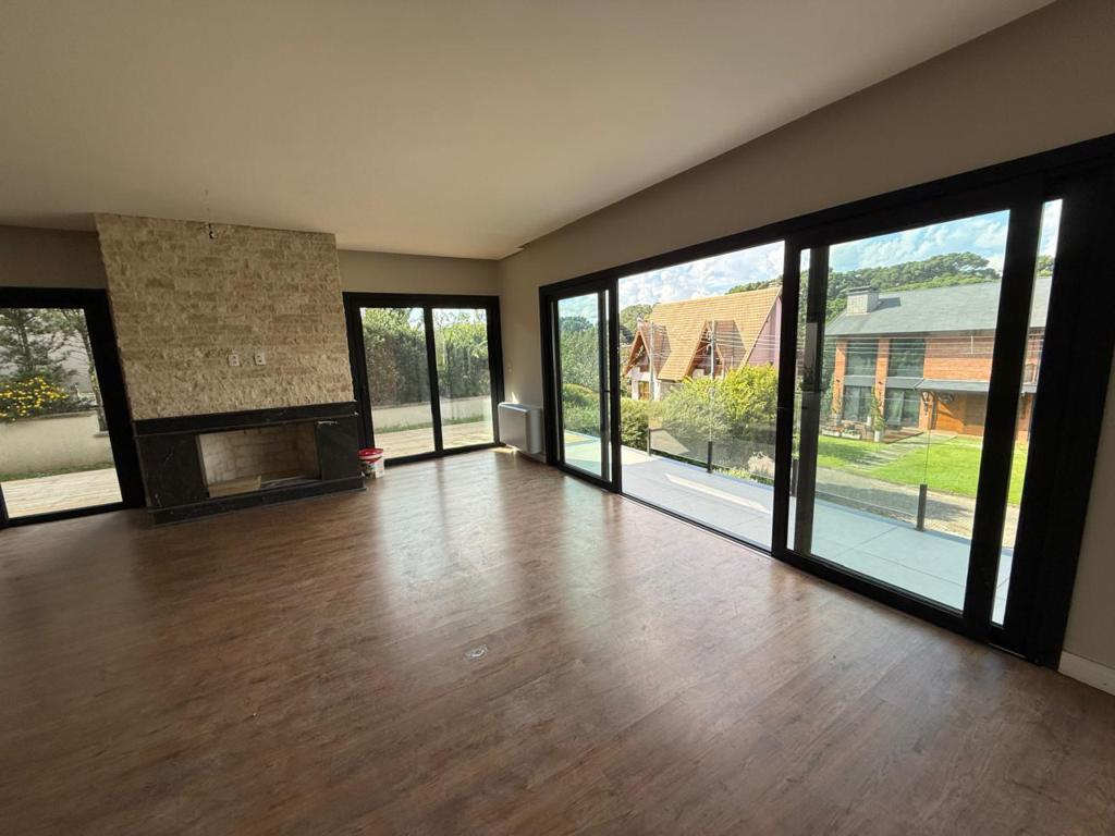 Casa 04 Dorm. com 423m² no bairro Saint Moritz em Gramado para Comprar