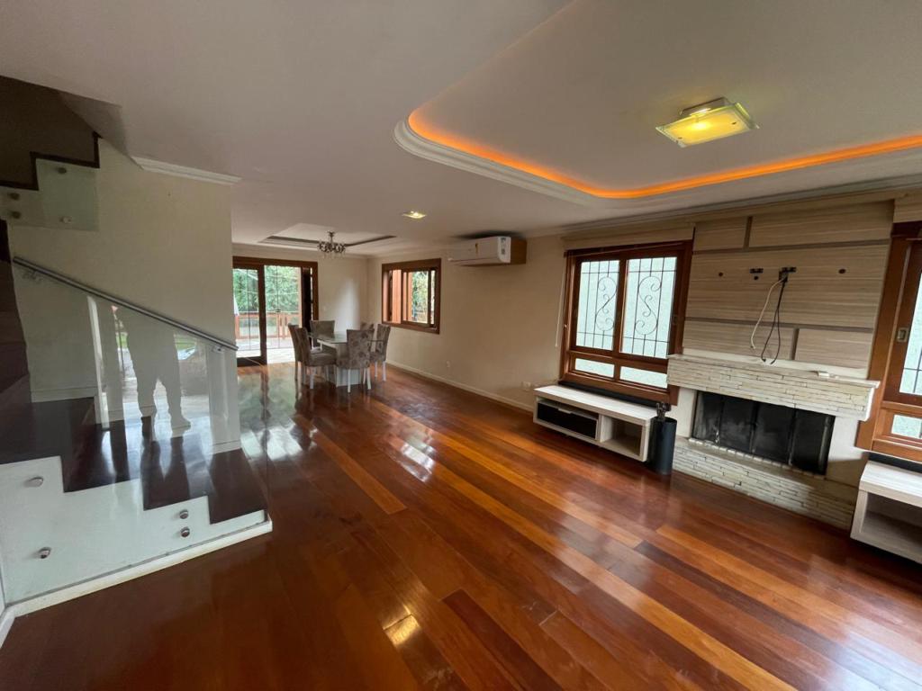 Casa 03 Dorm. com 180m² no bairro Avenida Central em Gramado para Comprar