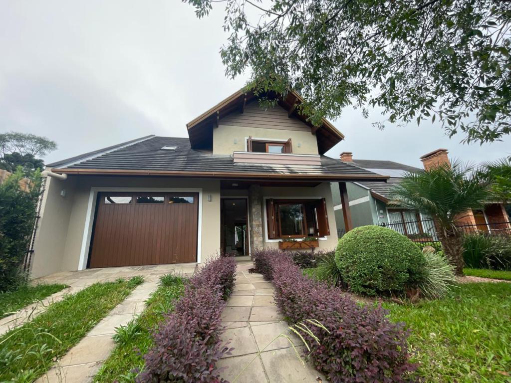 Casa 03 Dorm. com 180m² no bairro Avenida Central em Gramado para Comprar