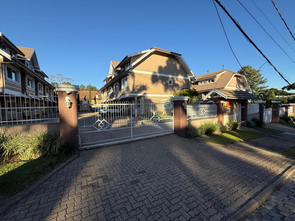 Casa 03 Dorm. com 109m² no bairro Laje De Pedra em Canela para Comprar