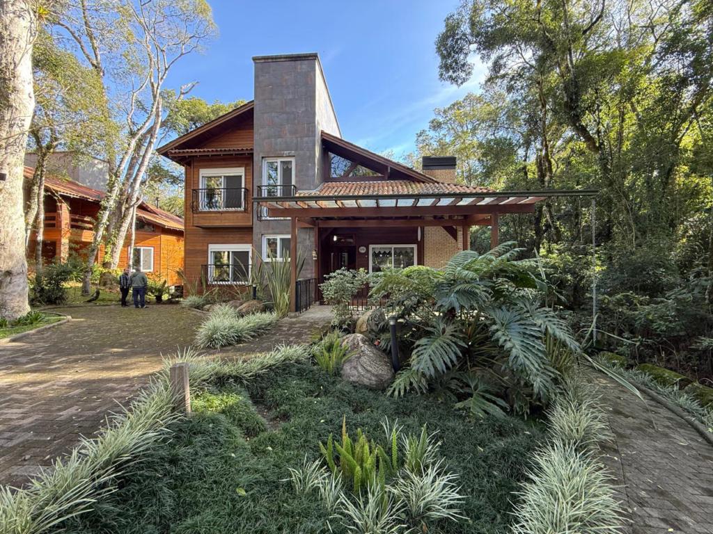 Casa 03 Dorm. com 342m² no bairro O Bosque em Gramado para Comprar