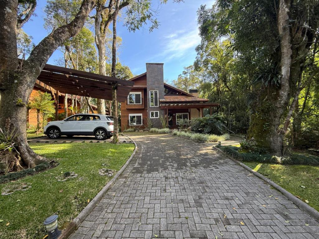 Casa 03 Dorm. com 342m² no bairro O Bosque em Gramado para Comprar