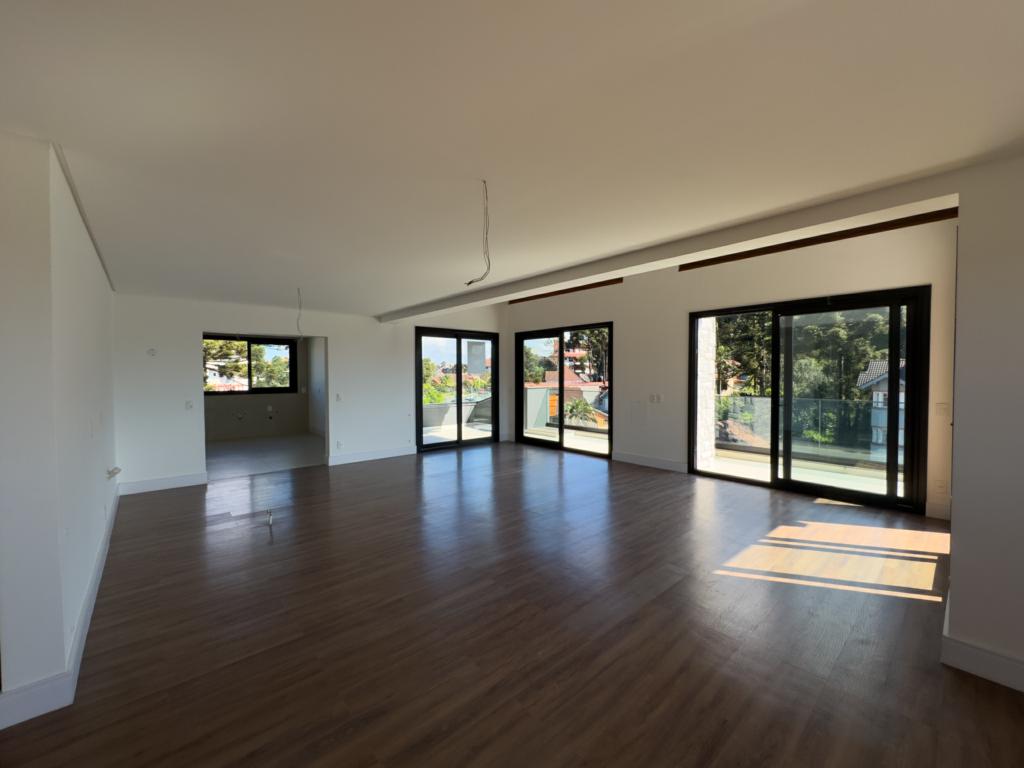 Apartamento 03 Dorm. com 182m² no bairro Centro em Gramado para Comprar