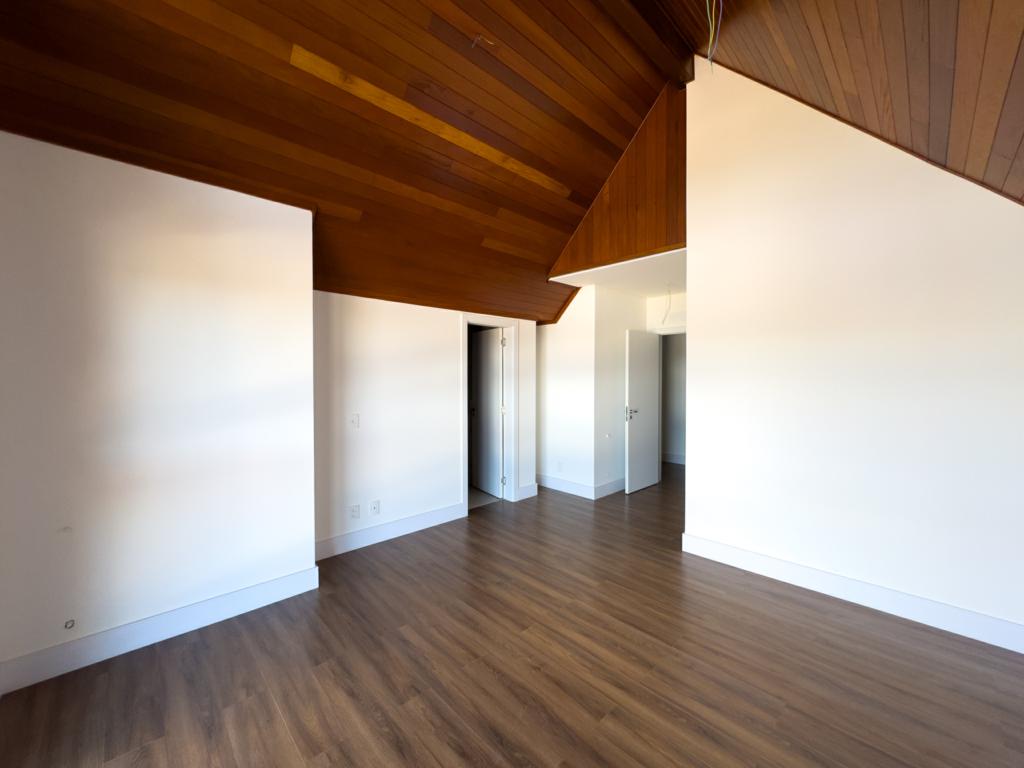 Apartamento 03 Dorm. com 182m² no bairro Centro em Gramado para Comprar